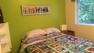 4 bedrooms, iron/ironing board, free WiFi, bed sheets