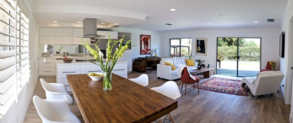 Smart TV, fireplace, books, stereo