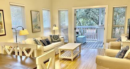 The Good Life - 85+ Top Ratings, Big Pool, Porch, 5 Min Walk to Beach, 4 Bikes