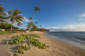 Am Strand, Liegestühle, Strandtücher