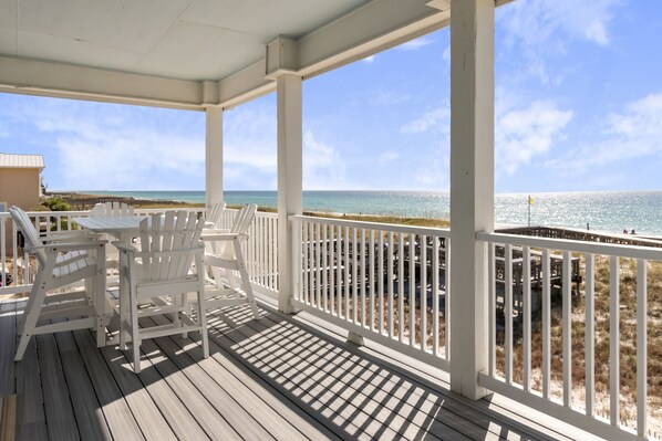 Outdoor dining - B Free-Gulf front private home sleeps 10 (Navarre)