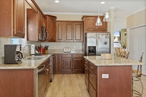 Fridge, microwave, oven, stovetop - B Free-Gulf front private home sleeps 10 (Navarre)