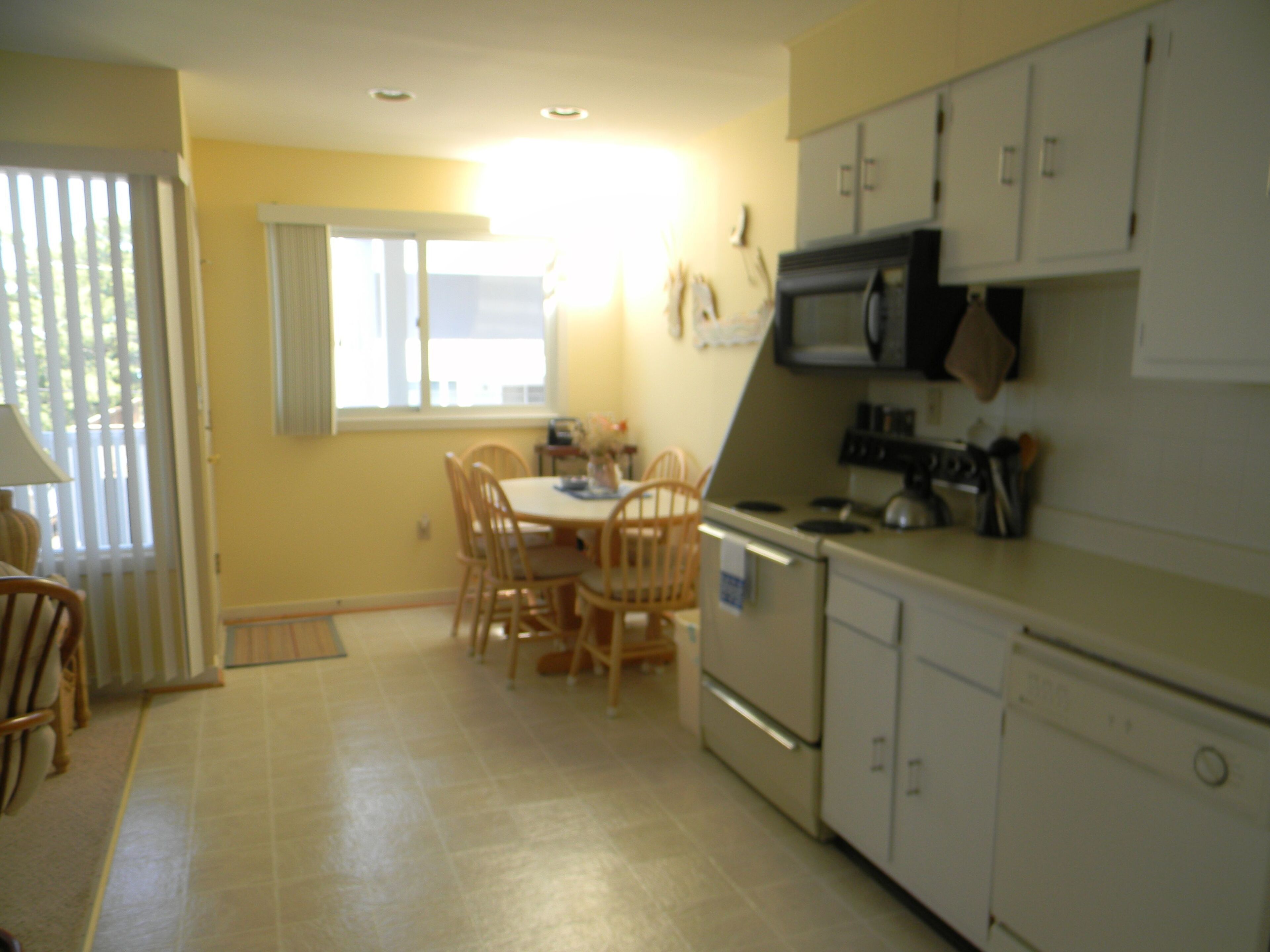 Bright And Cheery With Bay Views And Steps To The Ocean