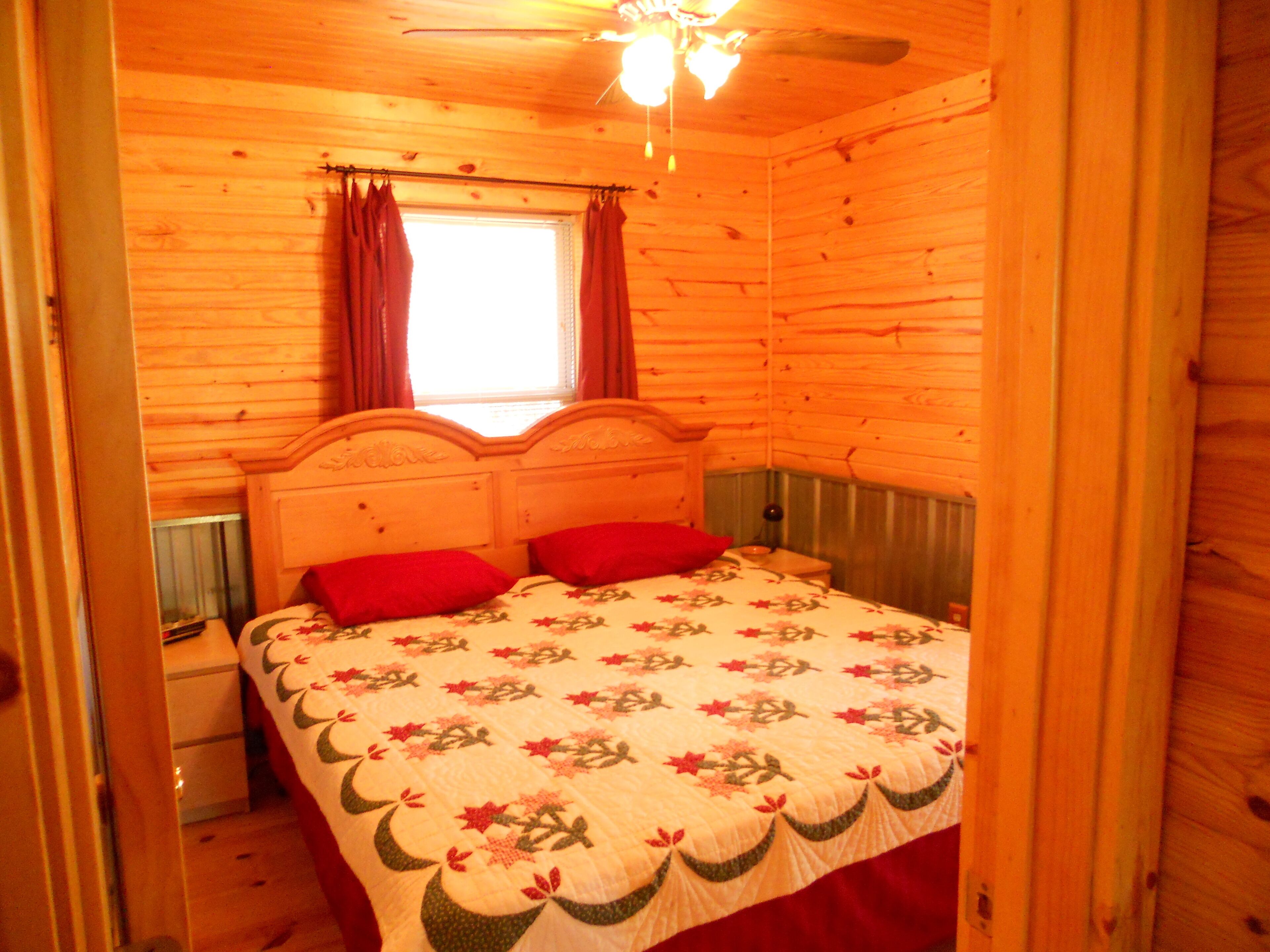 Woodland secluded cabin on 7 acres, with private dock and kayaks