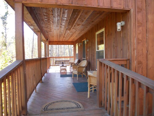 Woodland secluded cabin on 7 acres, with private dock and kayaks