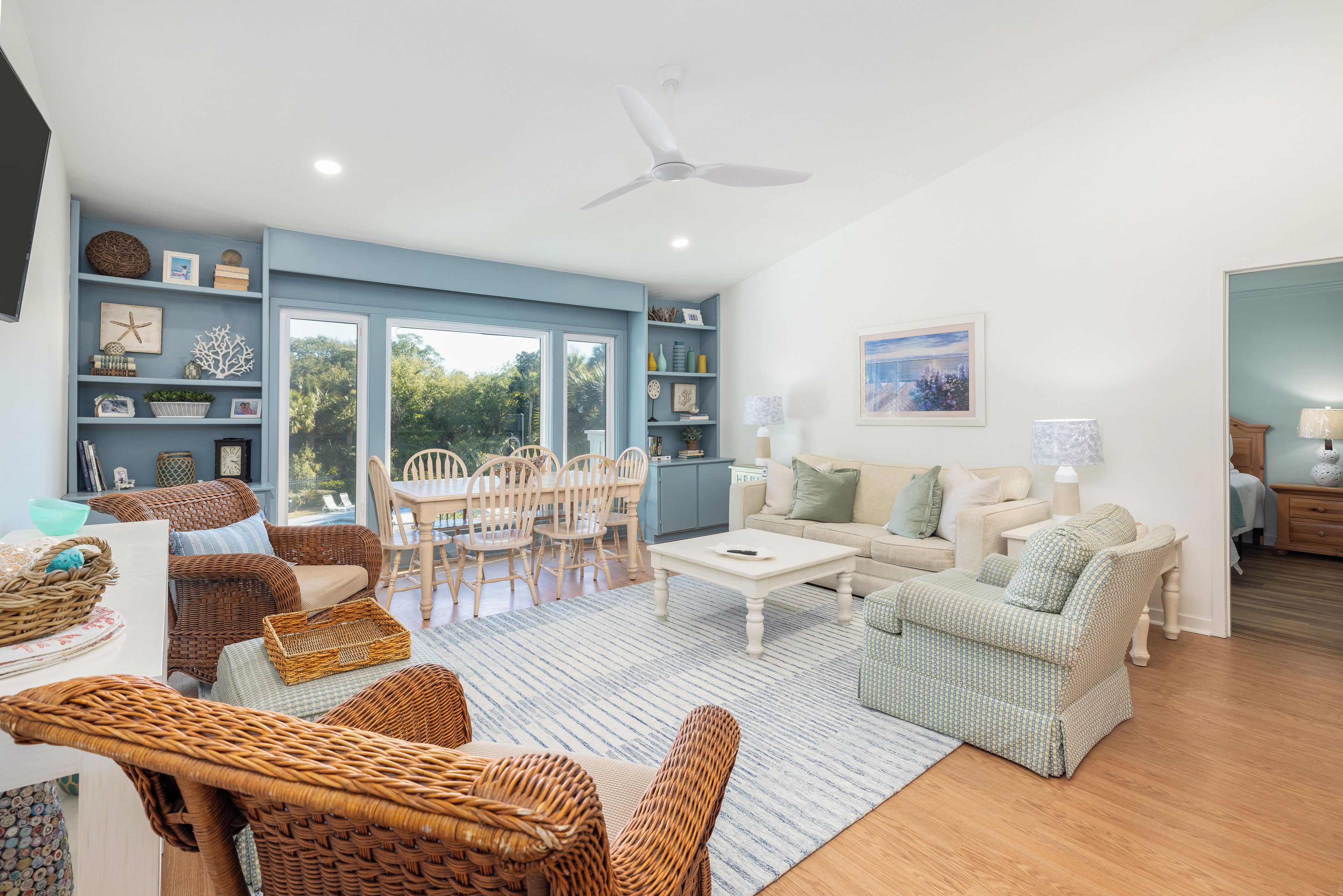 智能电视、DVD 播放器、立体声音响