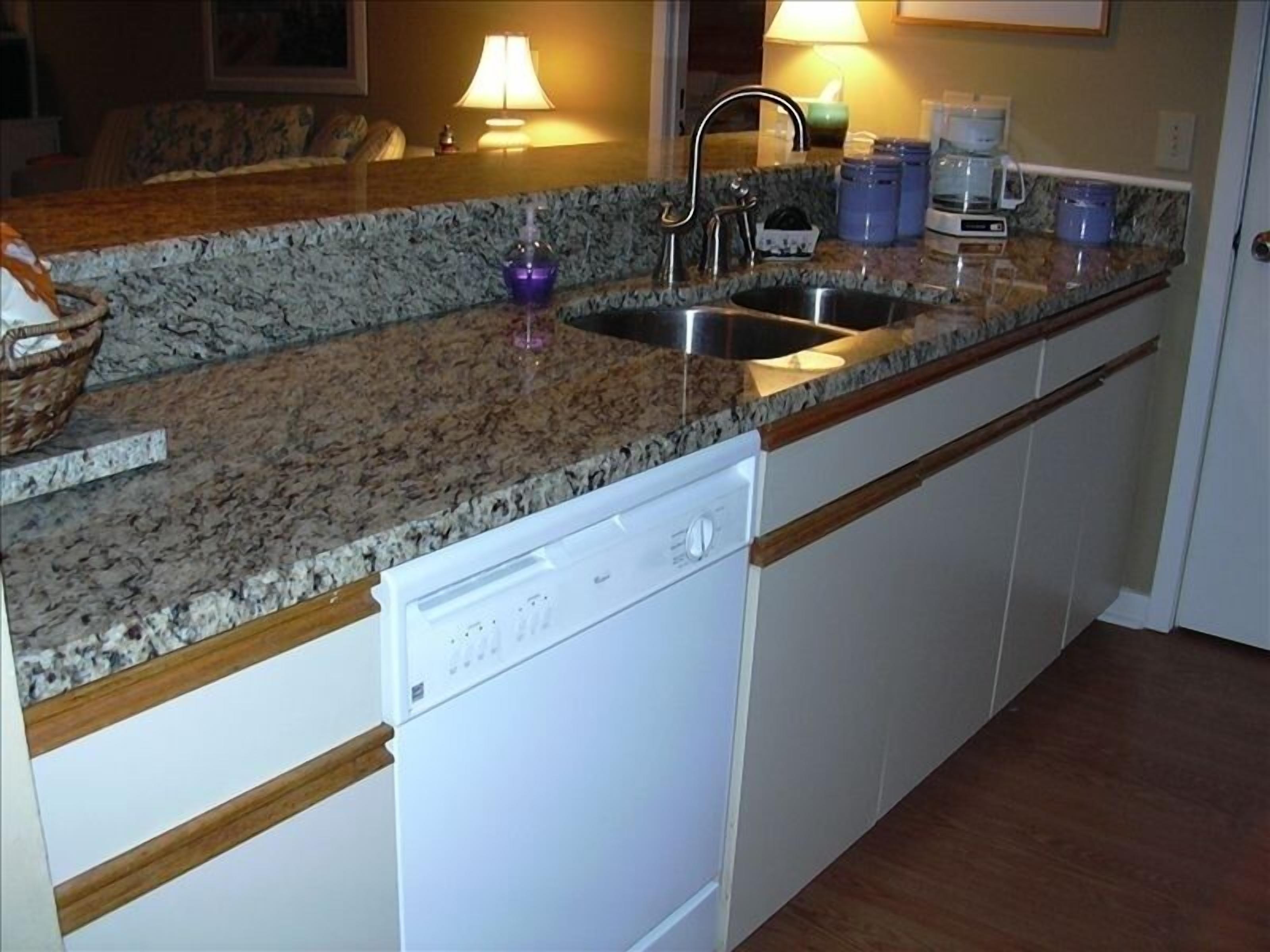 2BR 2BA Poolside ... Great for families 