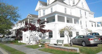 GRANDE MAISON, 9 chambres / 8 salles de bain privées / dort 15-34,