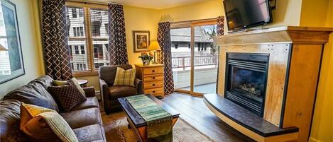 Smart TV, chimenea, reproductor de DVD