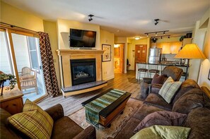 Älytelevisio, takka, DVD-soitin