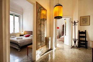 3 camere, una cassaforte in camera, una scrivania, ferro/asse da stiro