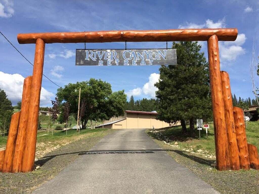 From 20 to 80 people, enjoy this private mountain Retreat!