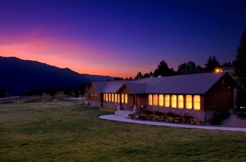 From 20 to 80 people, enjoy this private mountain Retreat!