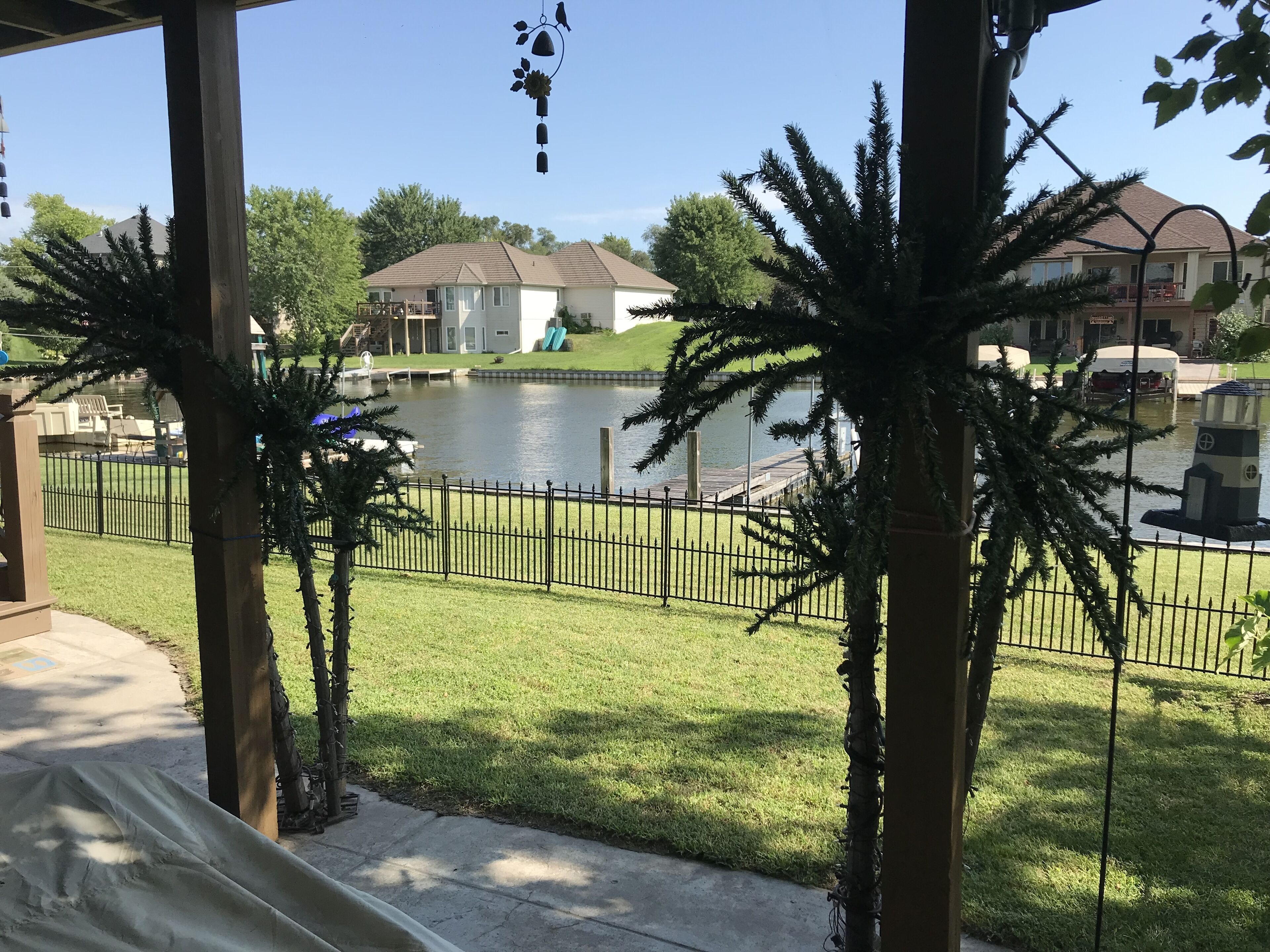 Spacious Quiet Waterfront Home Near Downtown Omaha