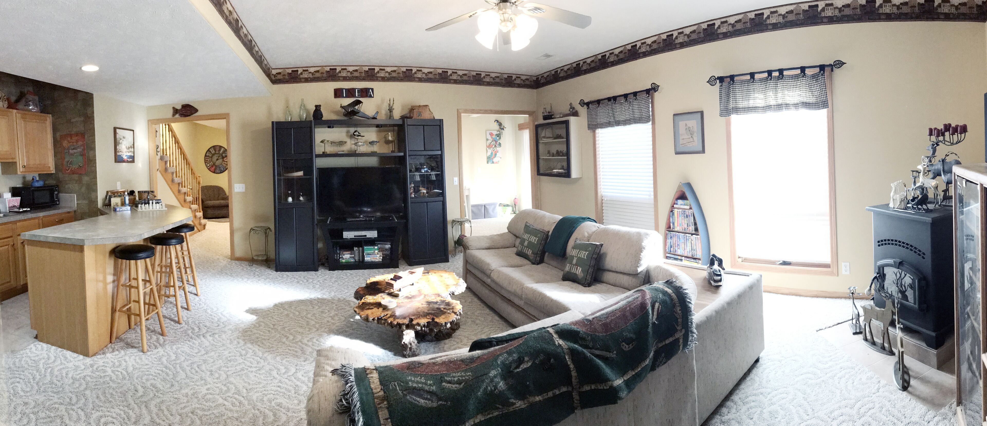 Spacious Quiet Waterfront Home Near Downtown Omaha