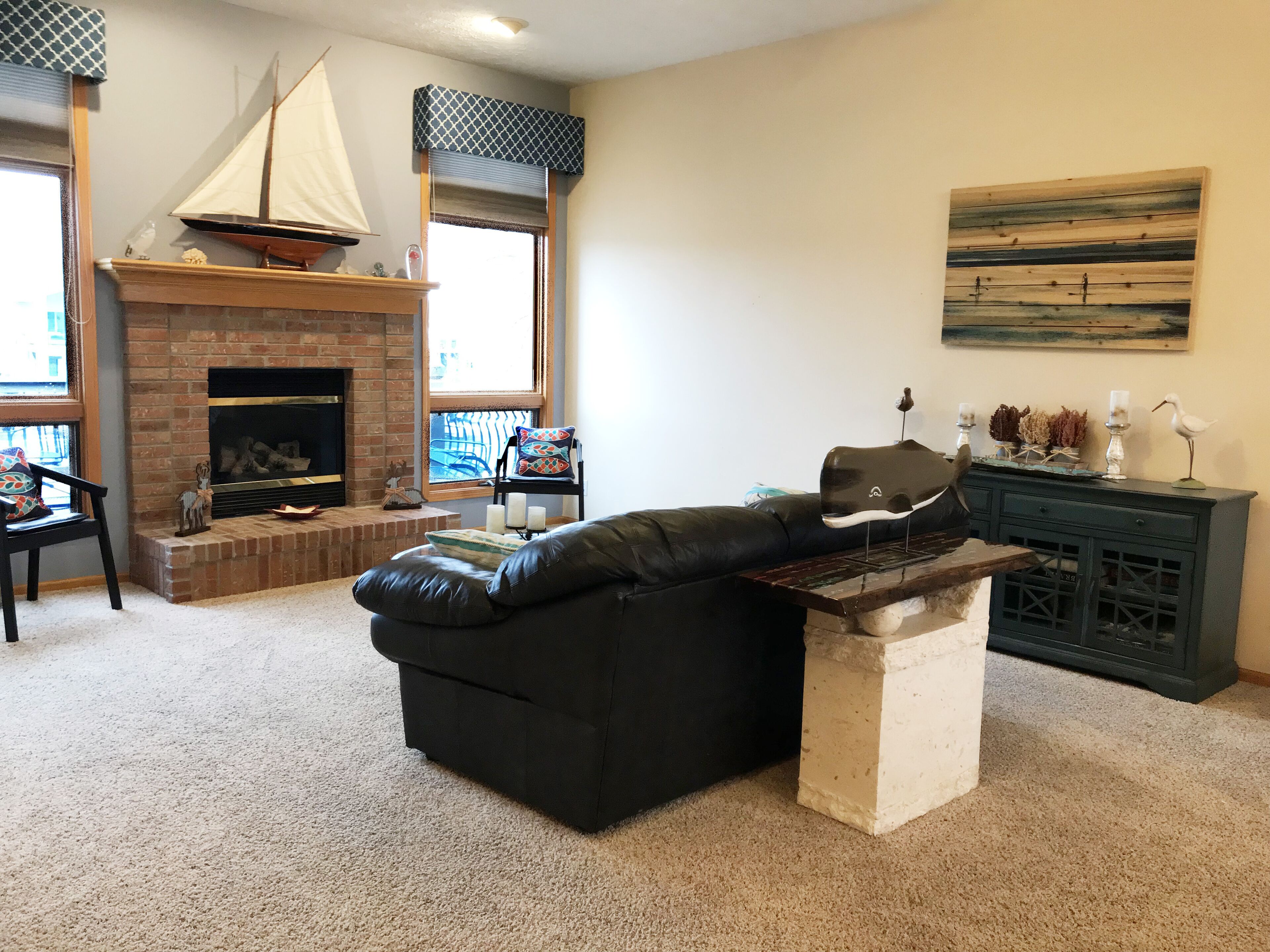 Spacious Quiet Waterfront Home Near Downtown Omaha