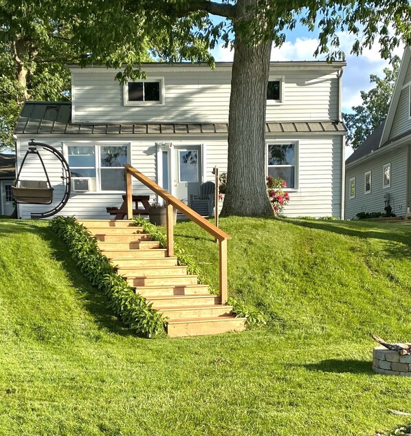 Devils Lake Water Front Vacation Home Rental. Manitou BeachDevils