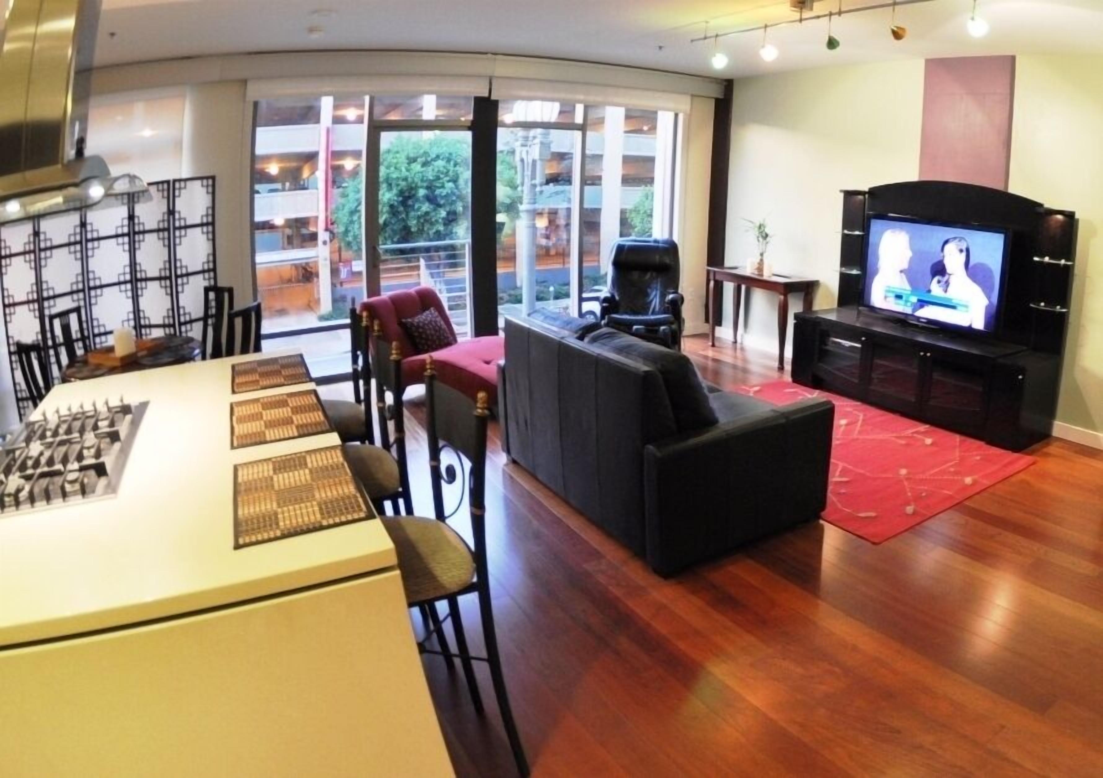 Walk To Staples,LA Live!,Conv.Cntr.,Cafes, Bars, Movies