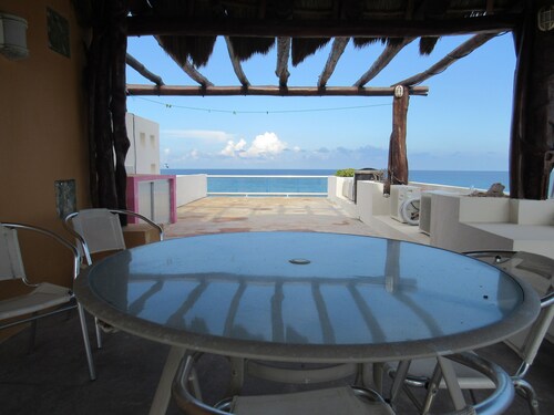 Luxury Retreat in the Heart of Downtown with an Infinity Pool right on the Ocean