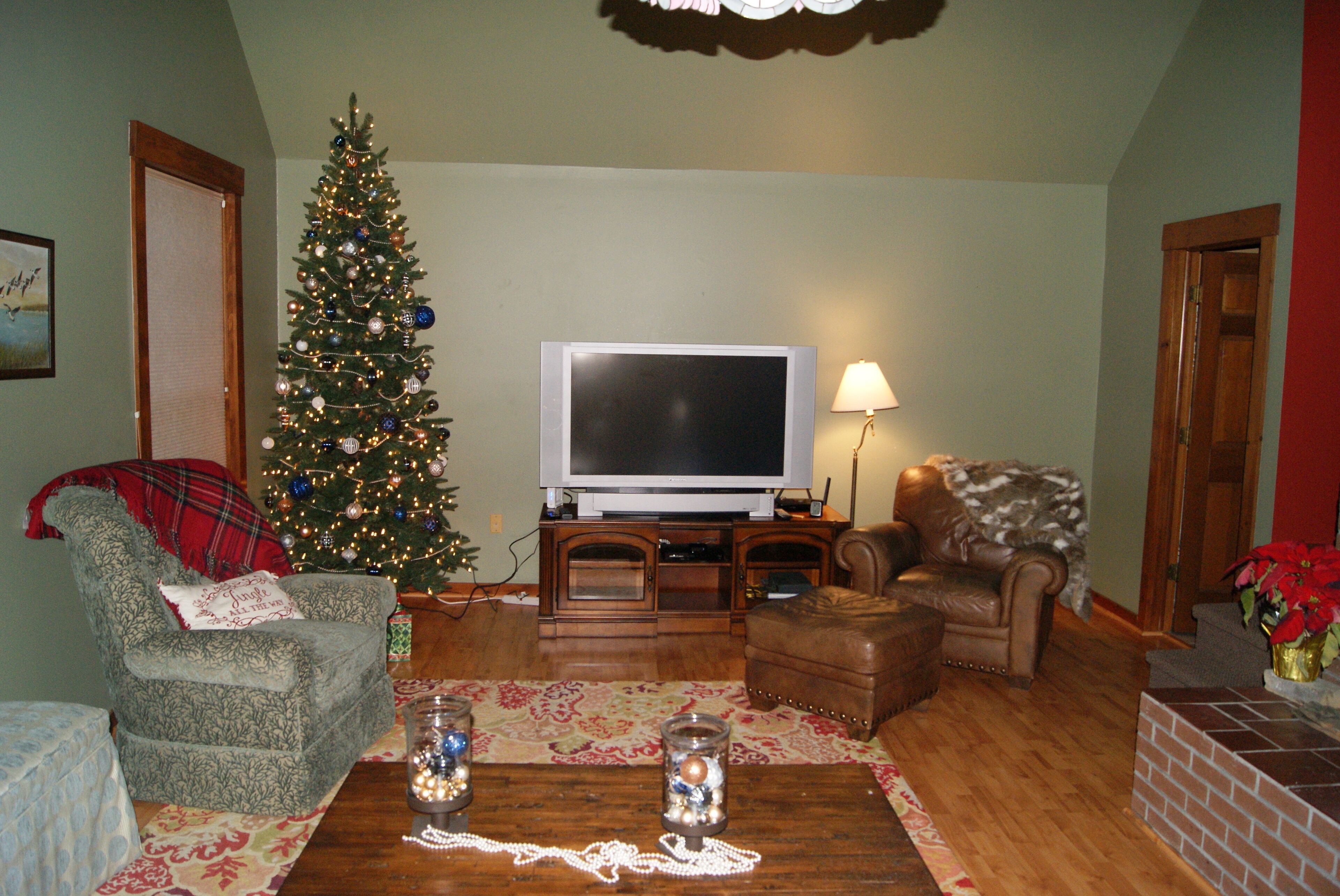 Private Lakefront Retreat With Mt. Views On 10 Acres With Scenic Walking Trails