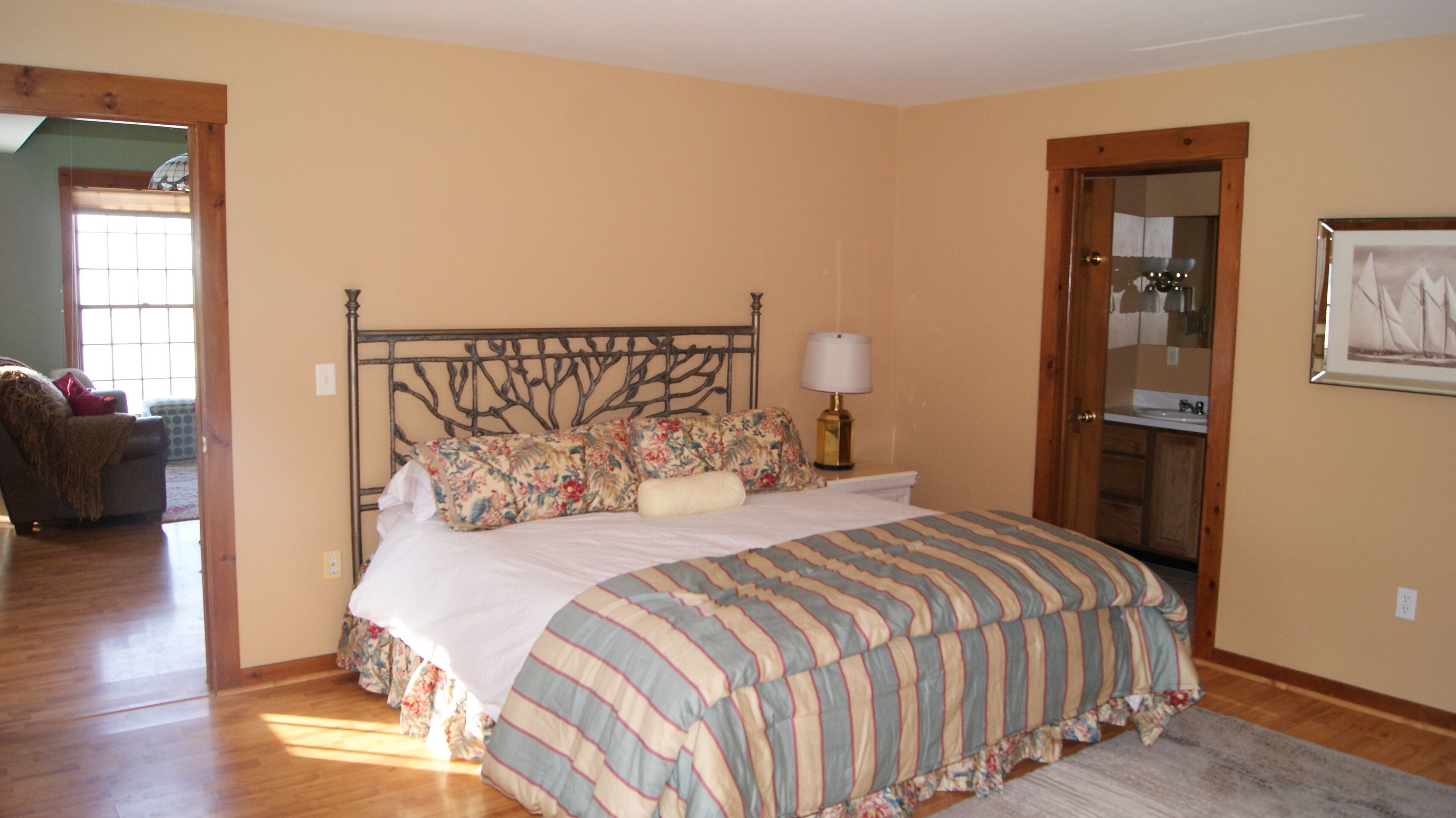 Private Lakefront Retreat With Mt. Views On 10 Acres With Scenic Walking Trails