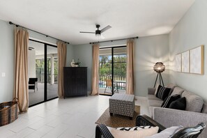 Smart TV, lettore DVD, libri, videoteca