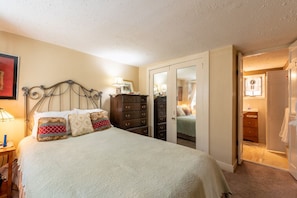 1 habitación, tabla de planchar con plancha, wifi gratis y ropa de cama