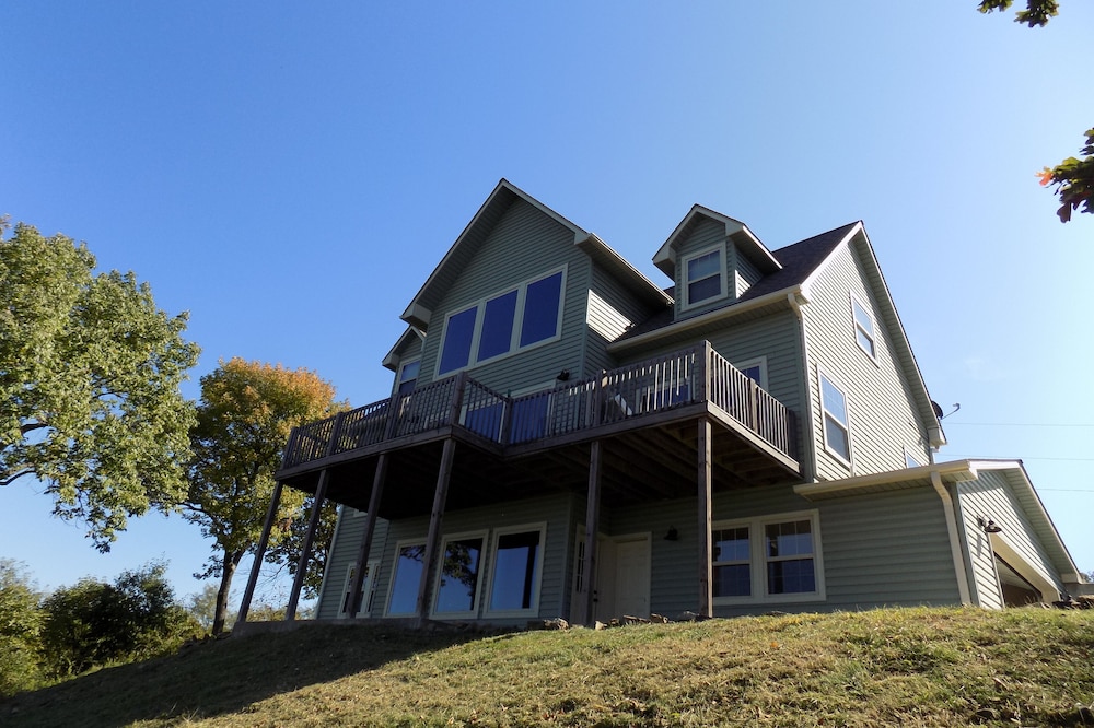 Your Vacation Home With A Beautiful Lake View