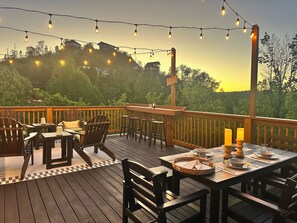Outdoor dining - ✨ Chesnut Ridge, Beautiful Mountain Cabin in the Best Location 🏅  (Gatlinburg)