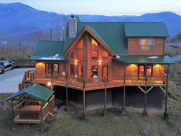 المنشأة من الخارج