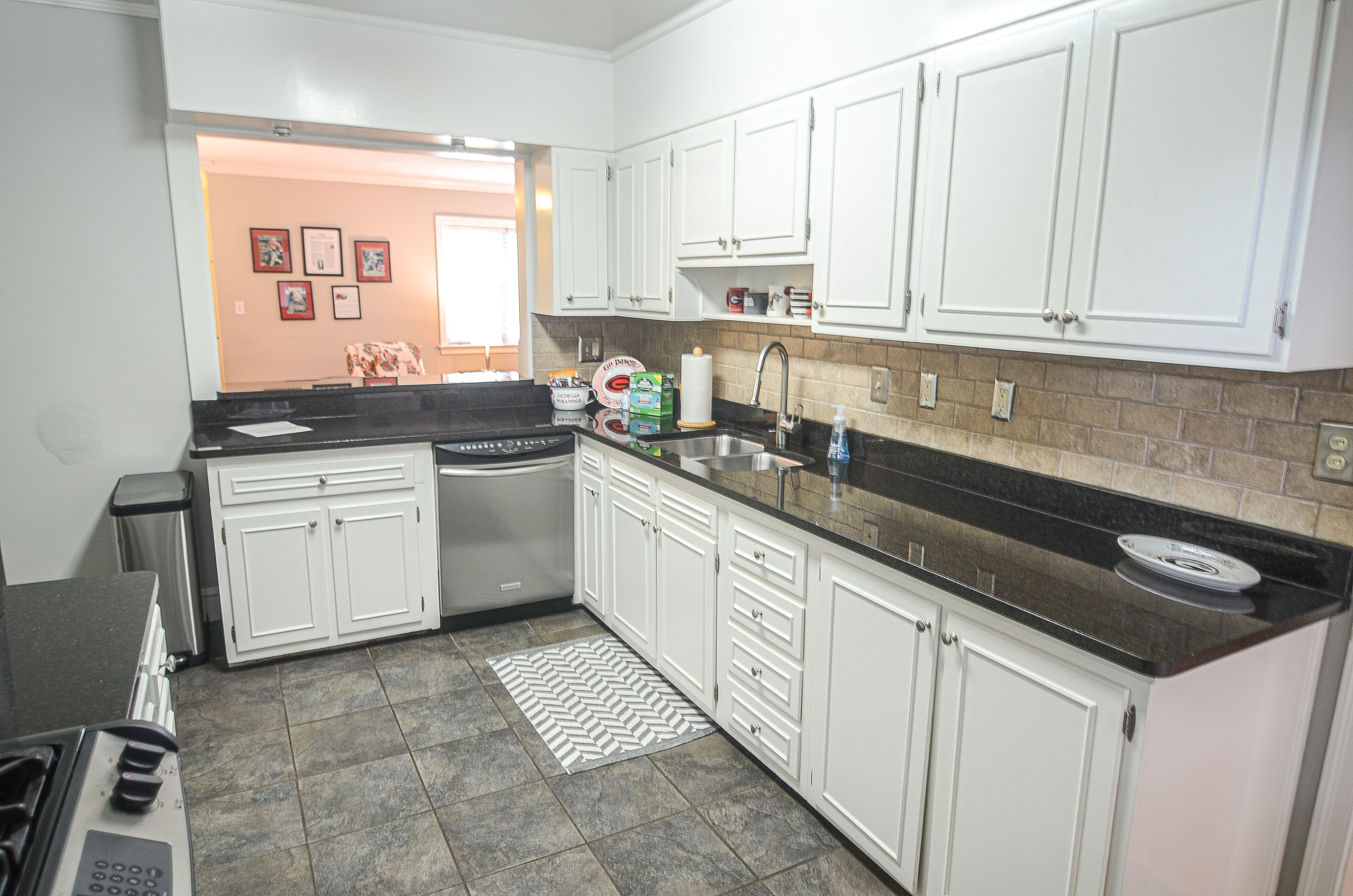 UGA 5 Points- Easy walk to Sanford Stadium