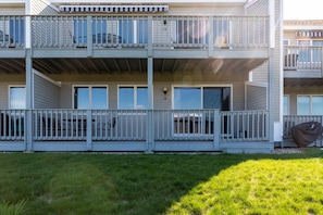 Exterior - Mill. $ View - Immac. Multipurp. Condo in the Heart of it All (Bartlett)