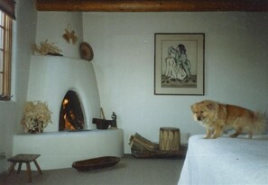 Interior - Beautiful Mountain Views, Beamed Ceilings, 2 Fireplaces (Santa Fe)