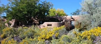 Beautiful Mountain Views, Beamed Ceilings, 2 Fireplaces