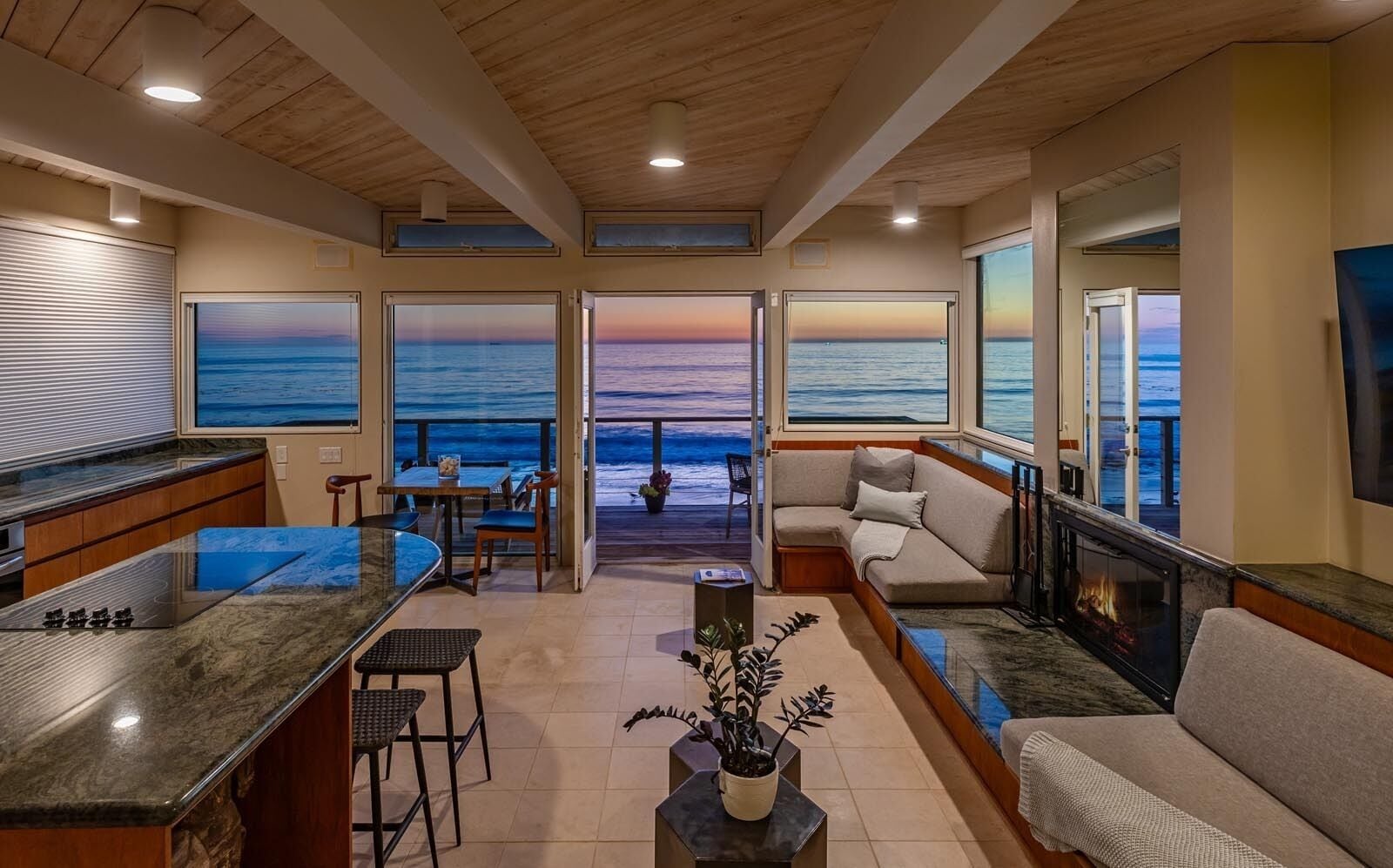 Malibu Beach House Getaway On Private Beach! SUMMER SPECIALS