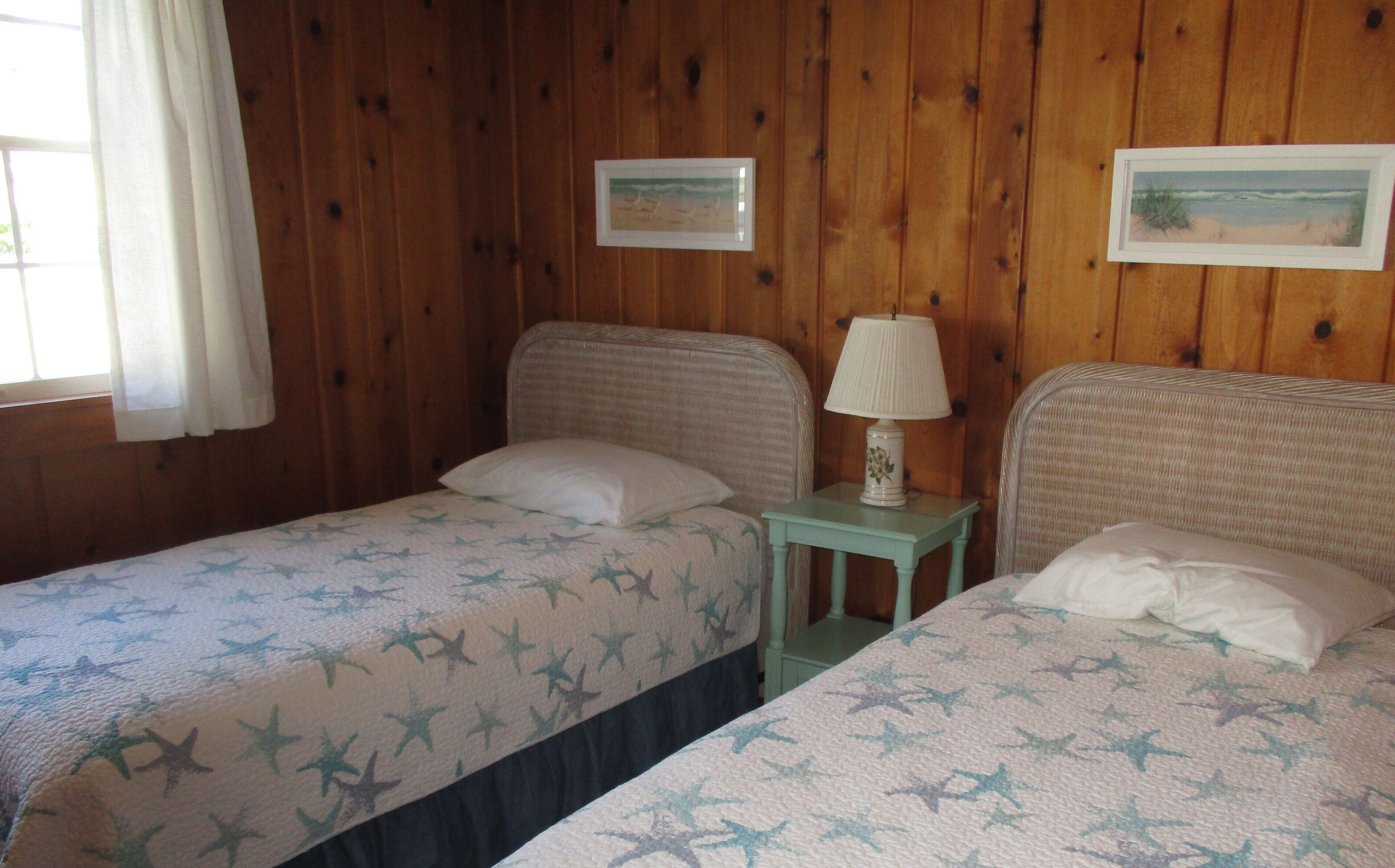 Twin bedroom