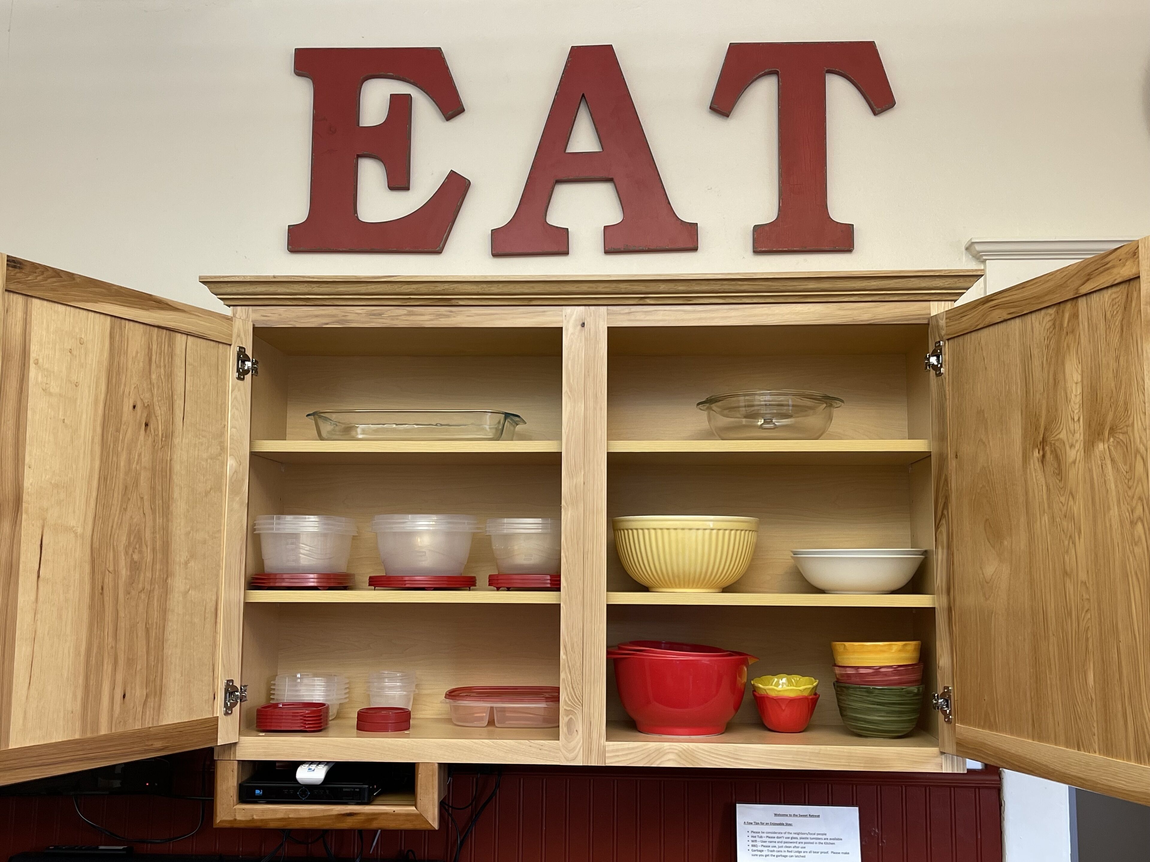 New Hot Tub,Walking Distance to Downtown,Wifi,No Pets,Outside Space w/ new deck