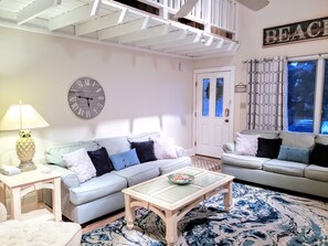 Smart TV, books - Plenty of beach time to be enjoyed in Sept/Oct, book 3 nights, get 4th 1/2 off! (Villas)