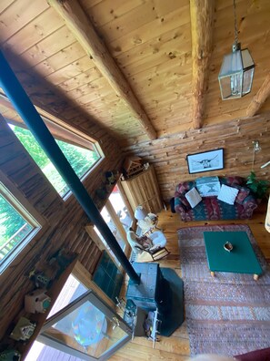 Smart TV, lareira, DVD player, aparelho de som