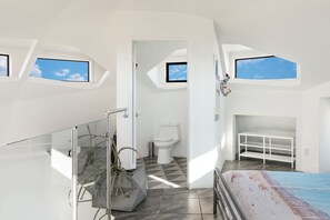 3 makuuhuonetta, työpöytä, silitysrauta/-lauta, ilmainen Wi-Fi