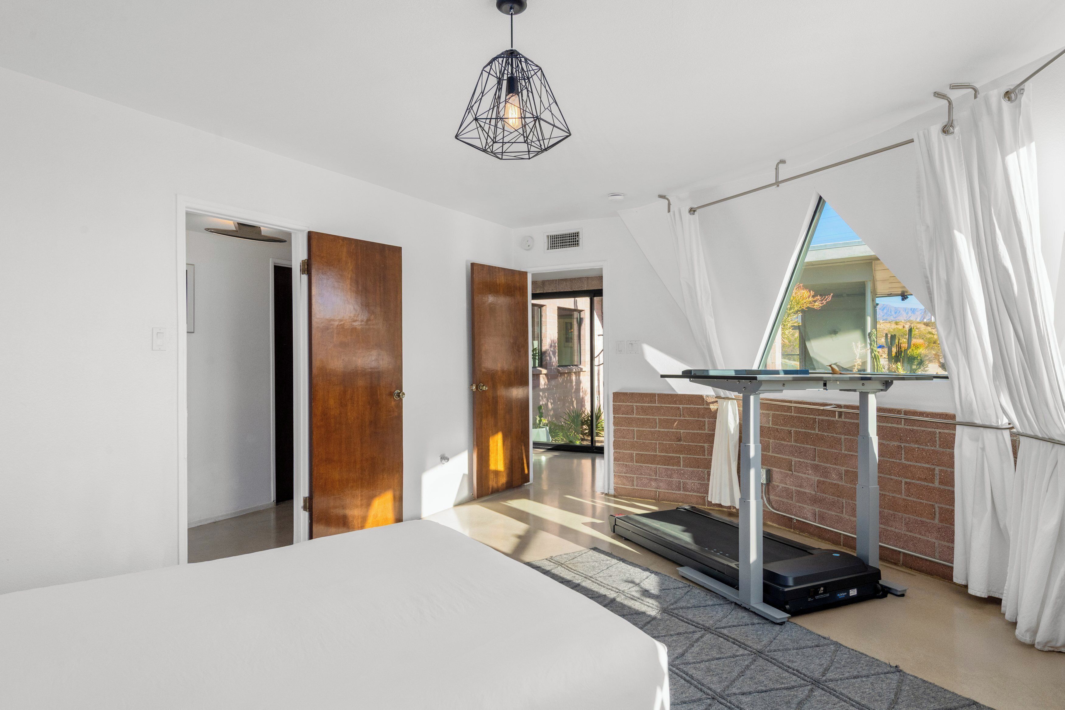 3 bedrooms, desk, iron/ironing board, WiFi (free)