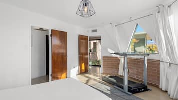 3 bedrooms, desk, iron/ironing board, WiFi (free)