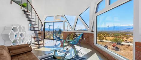 智能電視、壁爐、書籍、 辦公室