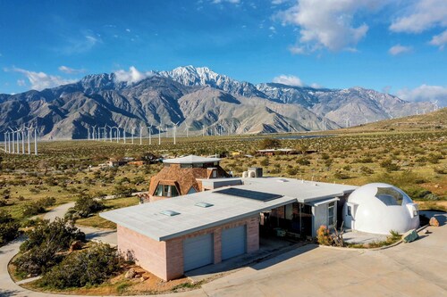 Entire Large Private House with Views 3-bedrooms 10 minutes from Palm Springs
