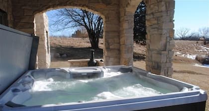 Luxurious Galena Territory 5 Bedroom home, Hot Tub, Firepit