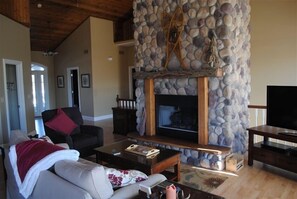 Smart TV, fireplace, DVD player