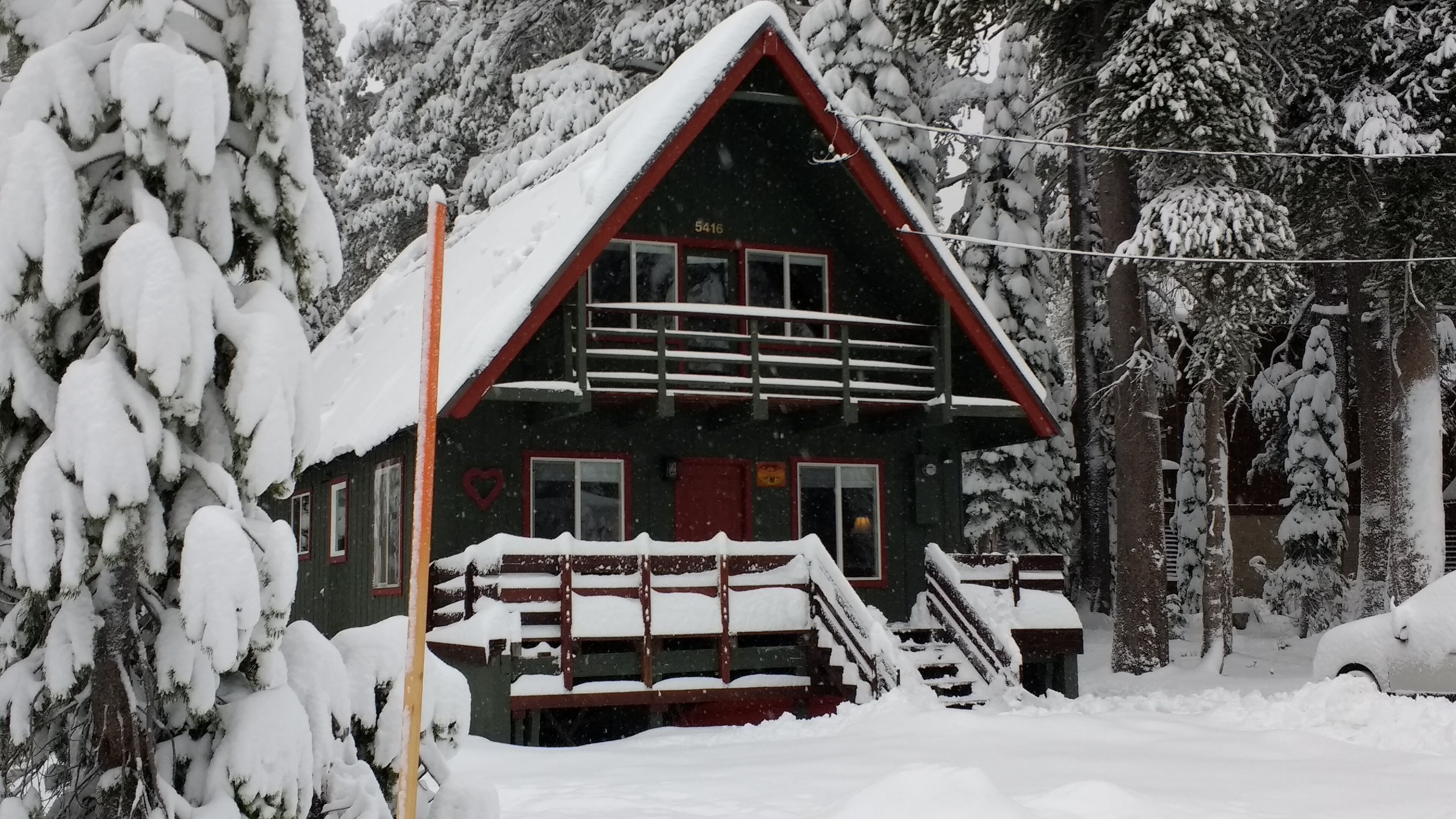 Just Across From Serene Lakes. 5A-Chalet. Enjoy The Peace And Comfort!
