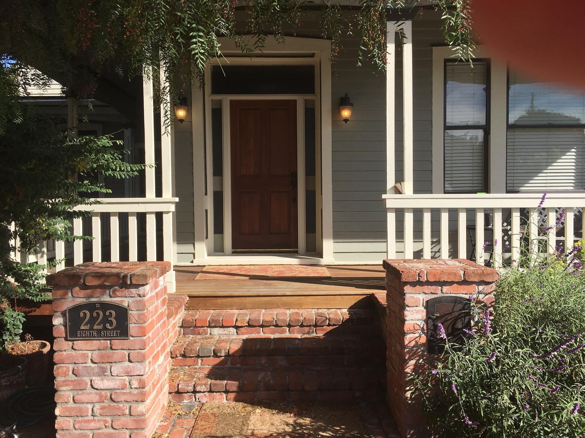 Walking distance to historic West Petaluma-2bd/2ba 