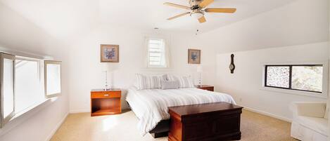 2 bedrooms, iron/ironing board, WiFi (free), bed sheets