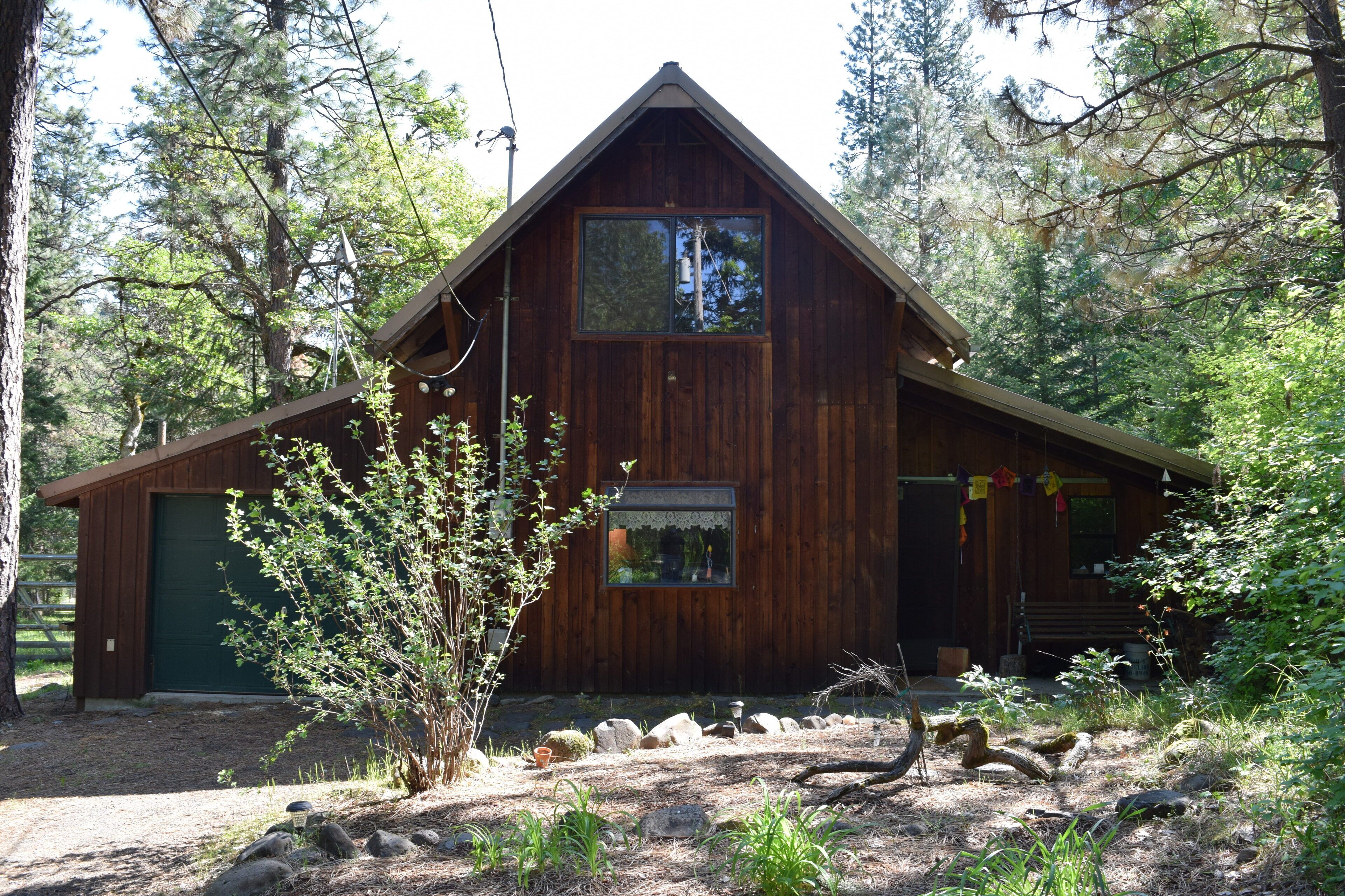 Secluded, Peaceful Cabin on 24 acres, creek, close-in (Mosier) - Pet Friendly!
